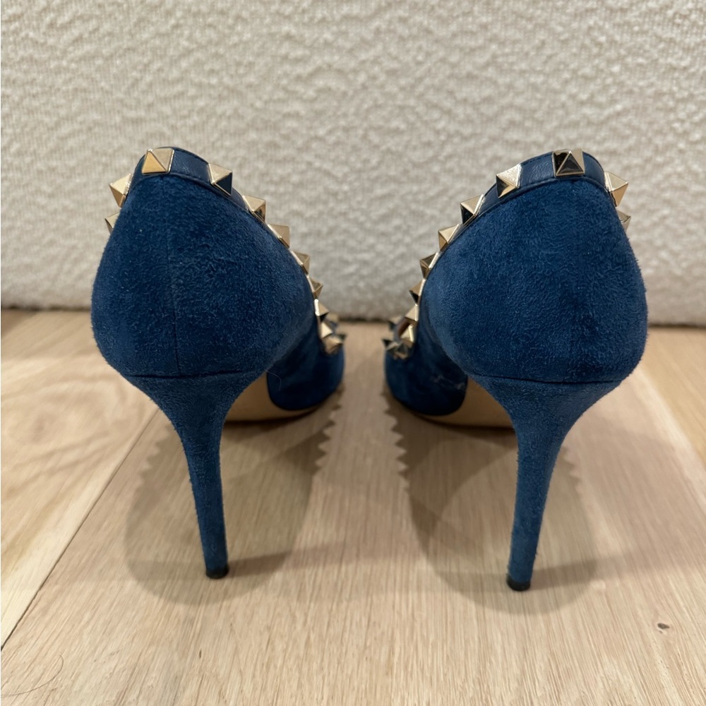 Valentino Garavani Denim Suede Rockstud Heels - Picture 2 of 4